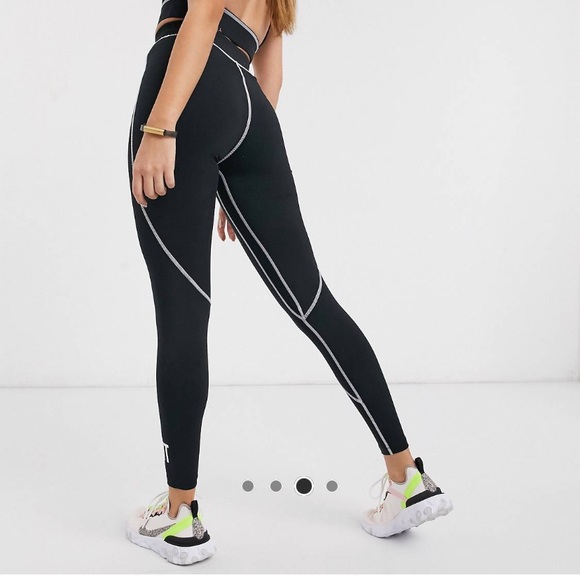 HIIT Sculpt Leggings in Black - Picture 3 of 3